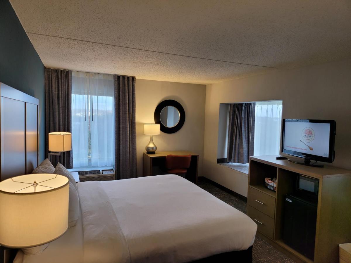 Comfort Inn & Suites Alexandria West Екстер'єр фото