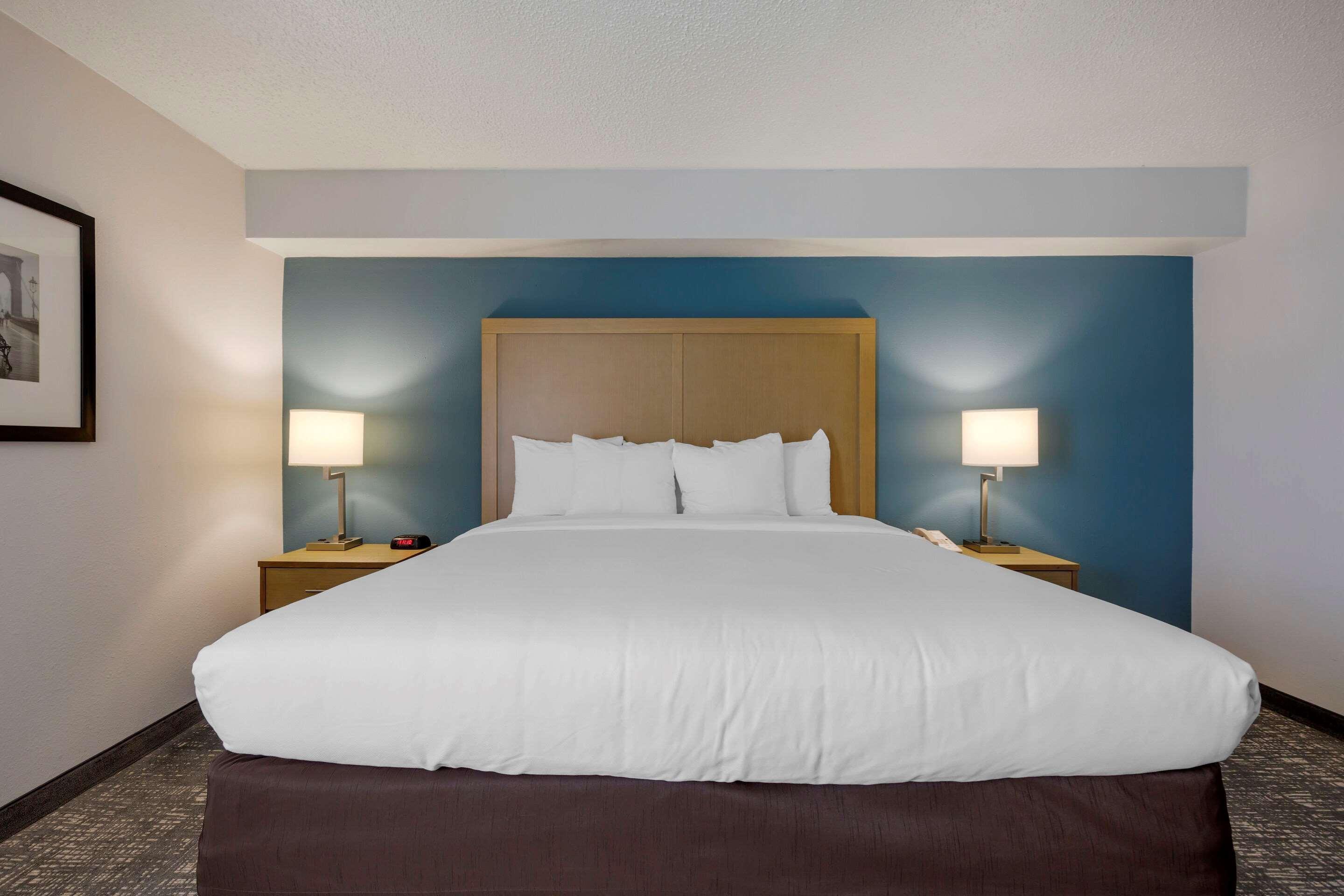 Comfort Inn & Suites Alexandria West Екстер'єр фото