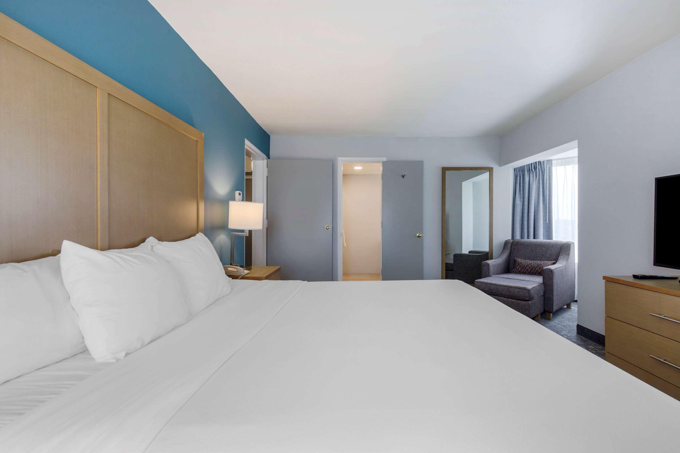 Comfort Inn & Suites Alexandria West Екстер'єр фото