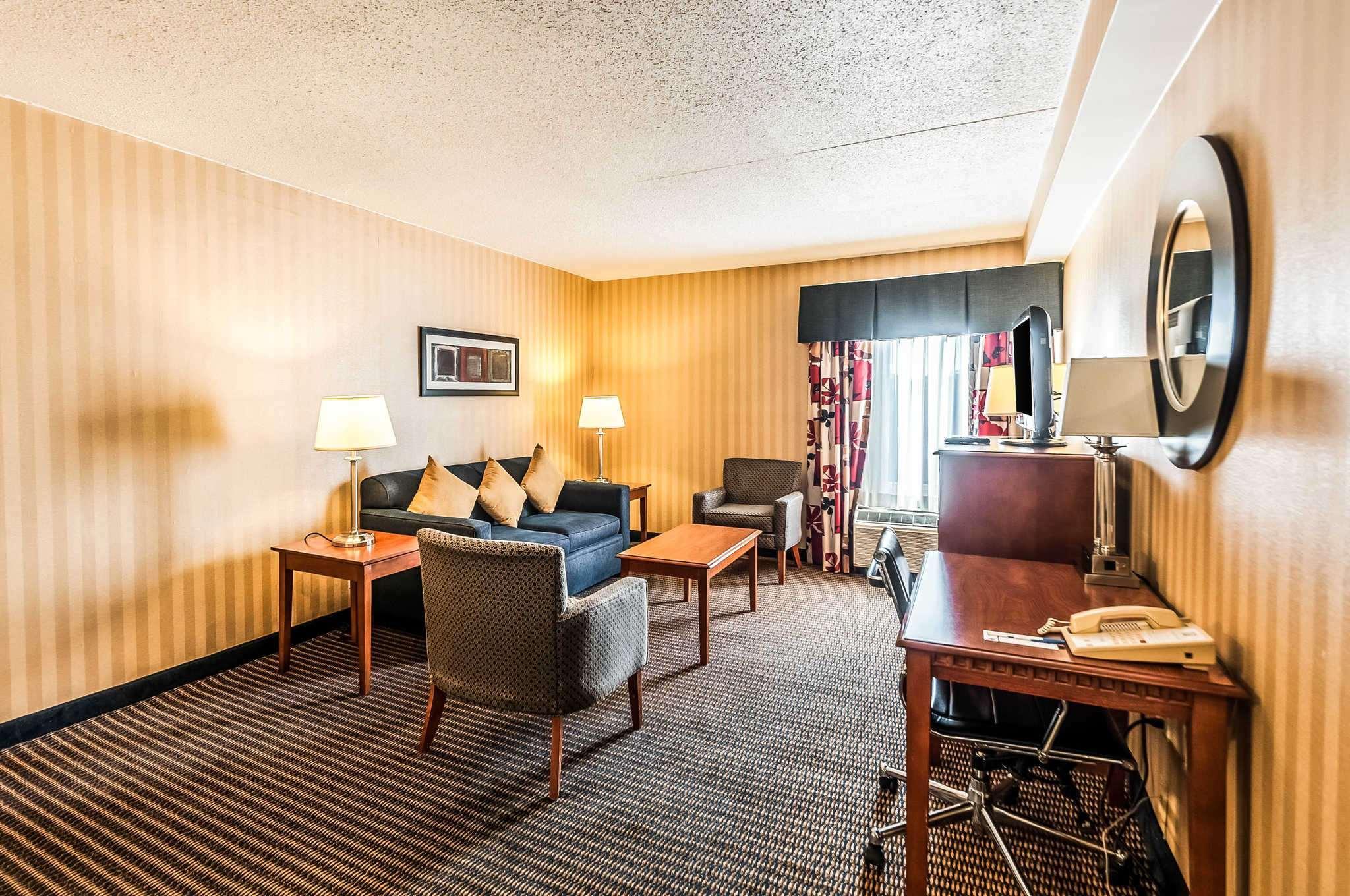 Comfort Inn & Suites Alexandria West Екстер'єр фото