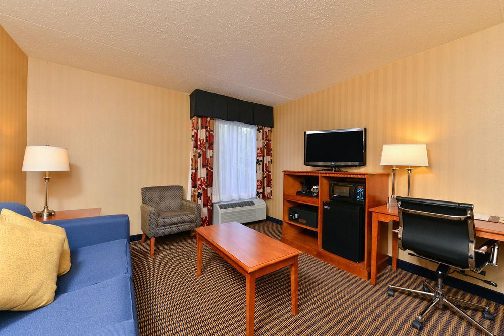 Comfort Inn & Suites Alexandria West Екстер'єр фото