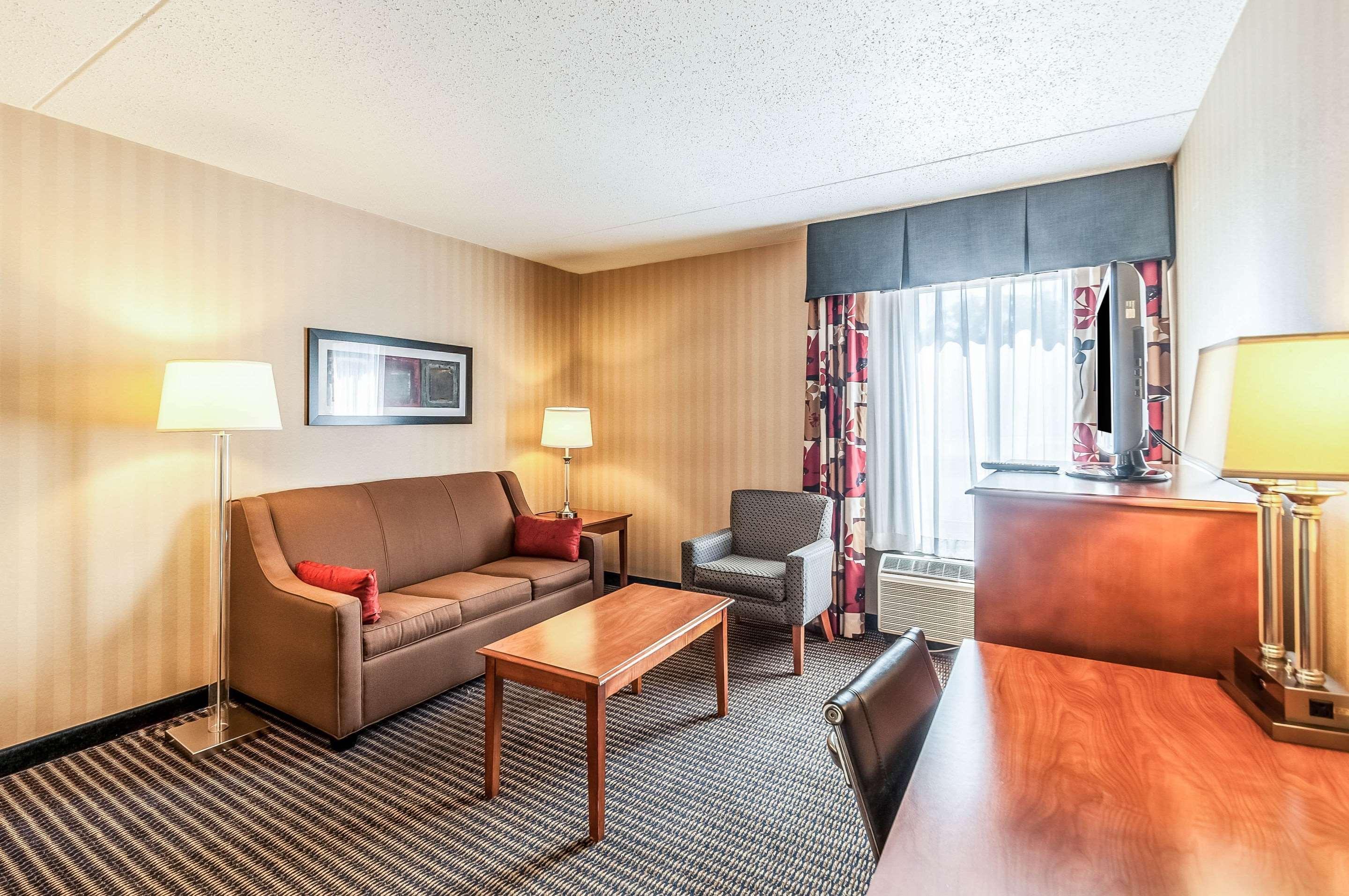 Comfort Inn & Suites Alexandria West Екстер'єр фото