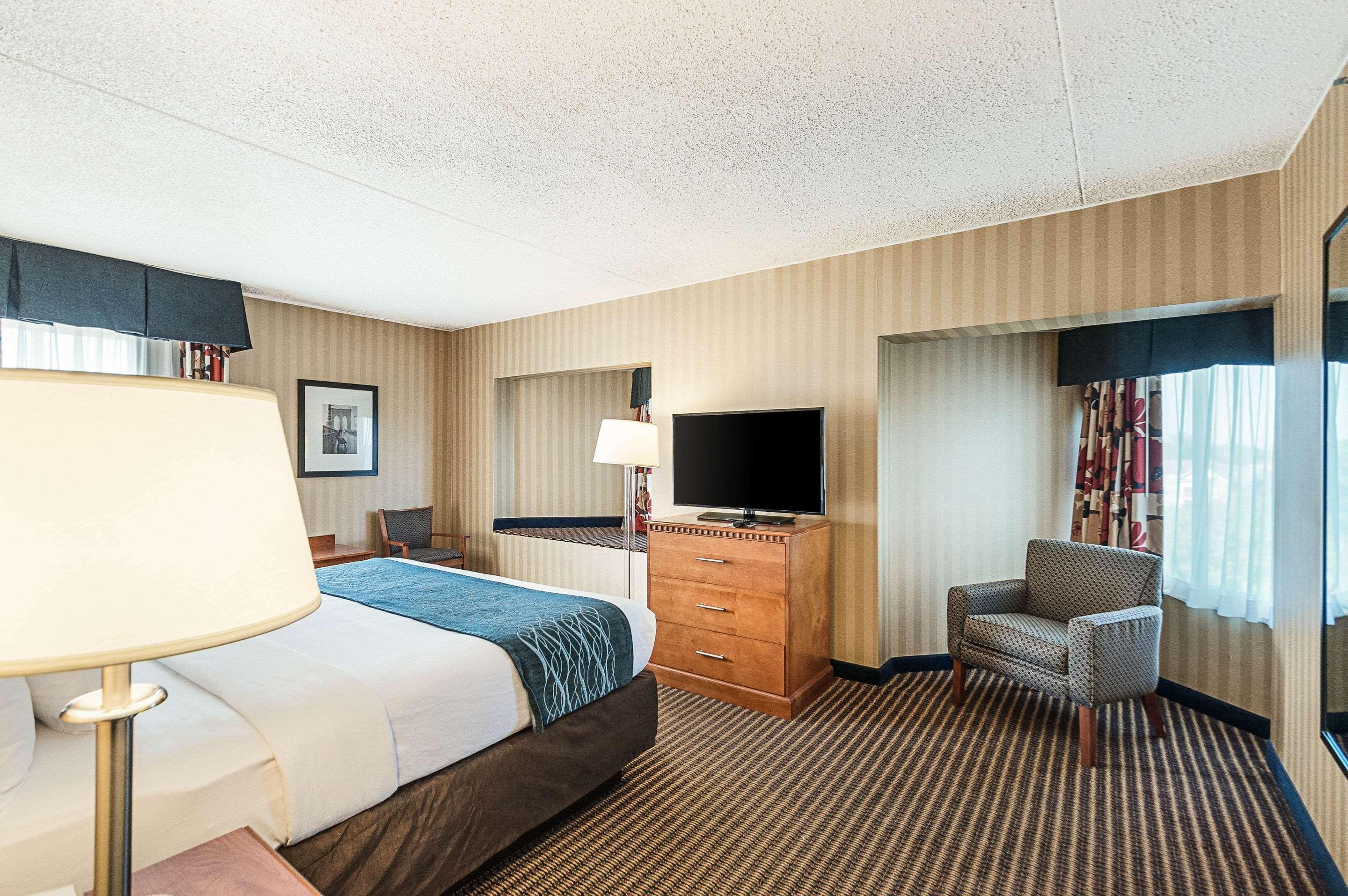 Comfort Inn & Suites Alexandria West Екстер'єр фото